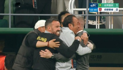 MK体育app下载-补时绝杀！成都蓉城2:1逆转国安，裁判争议不断：韦世豪逃红成MVP